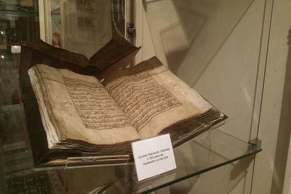 Una raccolta di antiche copie manoscritte del Sacro Corano a Singapore