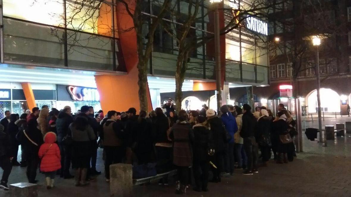 Crollo palazzo in Iran:fiaccolata di solidarieta' in Germania