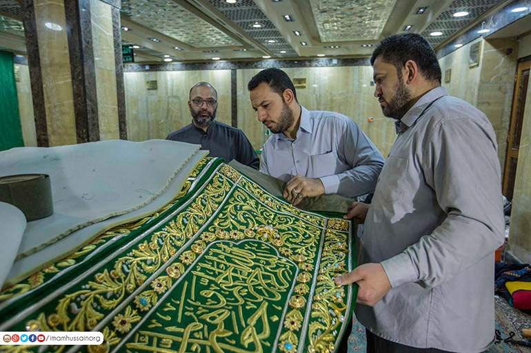 Rinnovati i teli sulla tomba dell'Imam Hoseyn(AS)