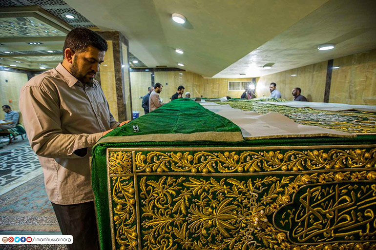 Rinnovati i teli sulla tomba dell'Imam Hoseyn(AS)