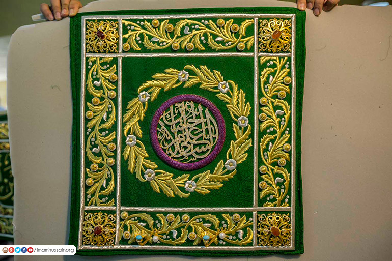 Rinnovati i teli sulla tomba dell'Imam Hoseyn(AS)