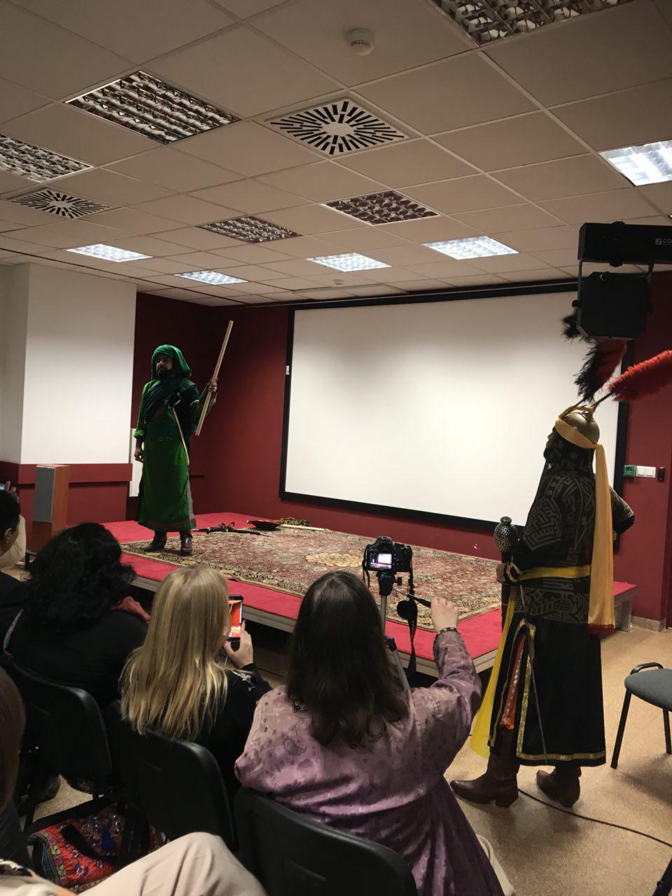 Teatro religioso popolare sciita in mostra a Varsavia