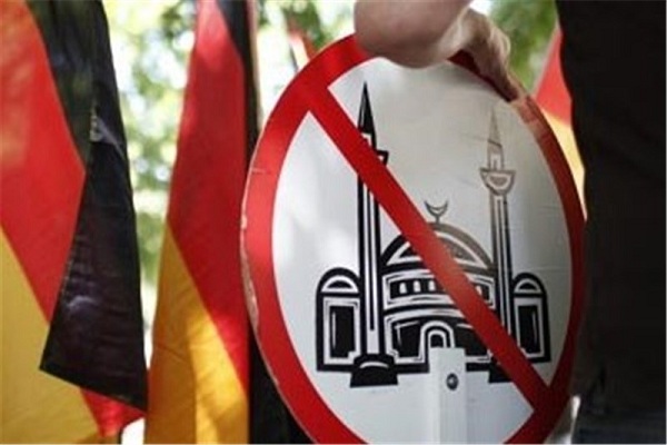 Profanata moschea in Germania Profanata moschea in Germania