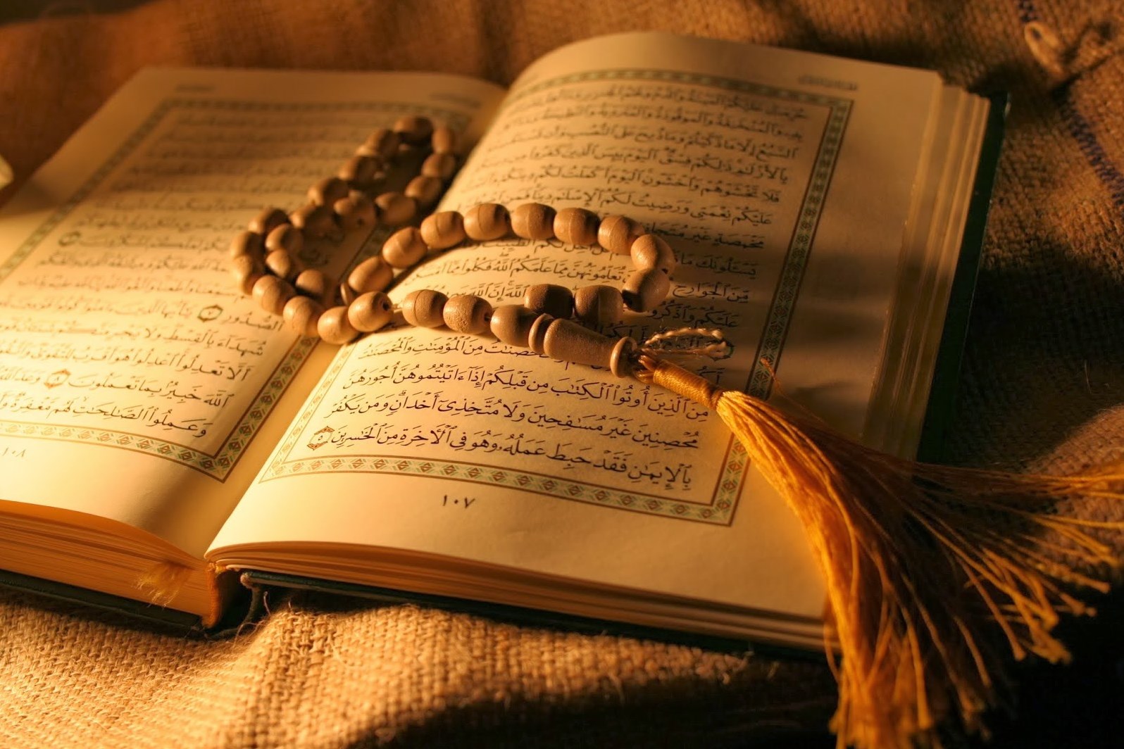 Spiegate, in base alle varie esegesi, il significato del versetto 256 della seconda sura (al-Baqarah) del Corano: 