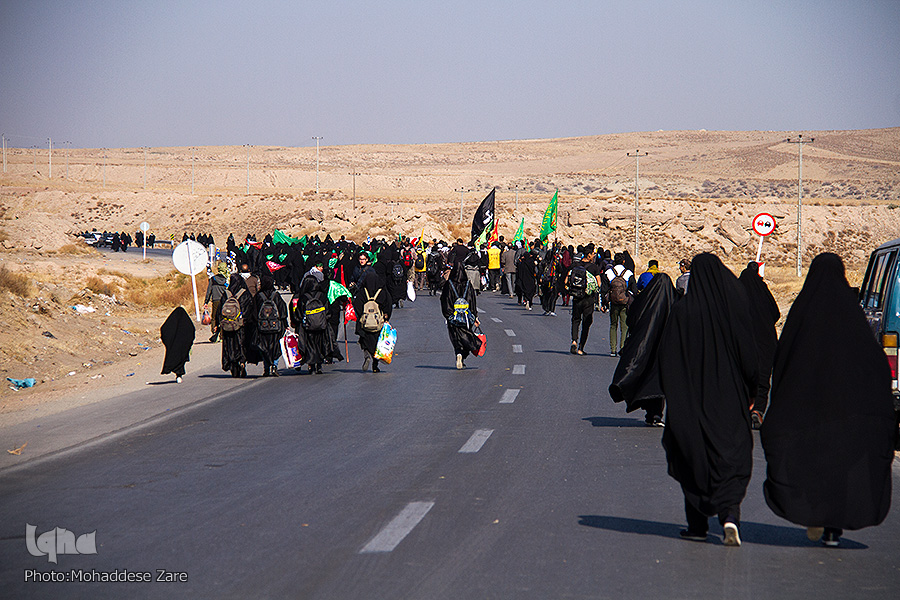 Immagini della marcia di pellegrinaggio verso il mausoleo dell'Imam Reza(AS)