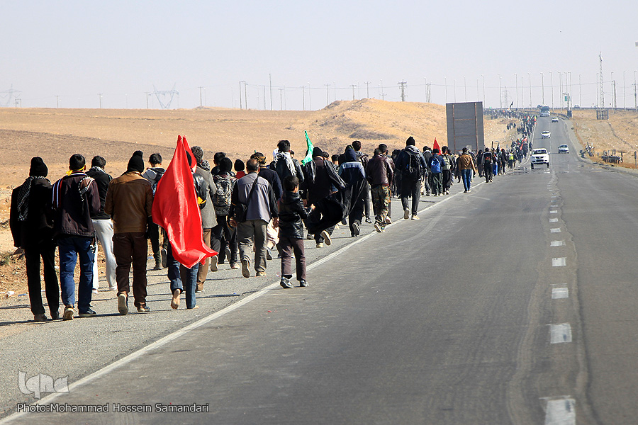 Immagini della marcia di pellegrinaggio verso il mausoleo dell'Imam Reza(AS)