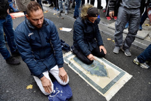 In Francia sara' vietato pregare nelle strade