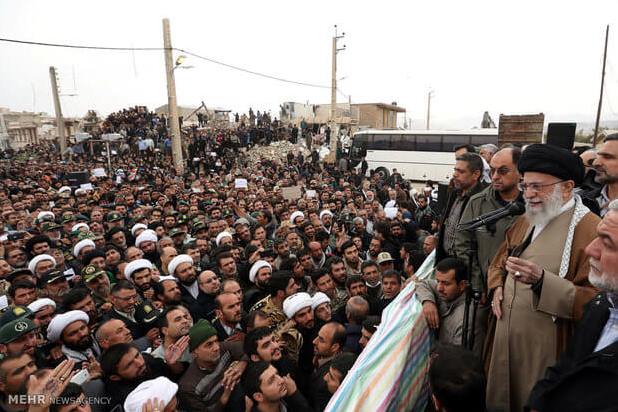 Iran, Imam Khamenei tra i terremotati Iran, Imam Khamenei tra i terremotati
