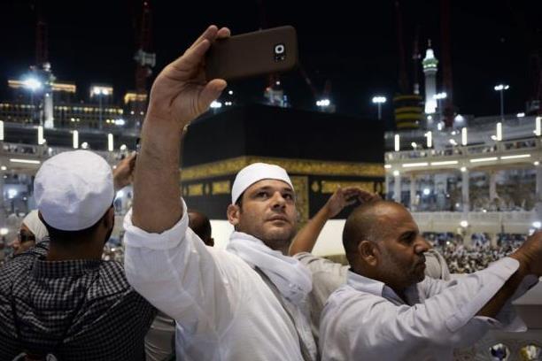 Mecca:autorità vietano i selfie in Masjed al-Haram Mecca:autorità vietano i selfie in Masjed al-Haram