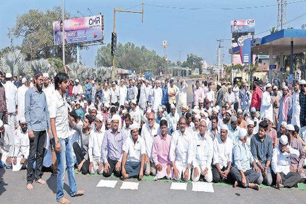 India:musulmani protestano contro uccisione muezzin di una moschea India:musulmani protestano contro uccisione muezzin di una moschea