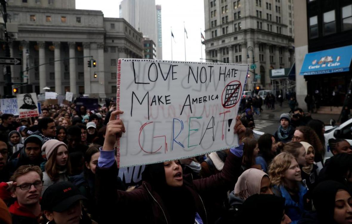 Usa:protesta degli studenti contro provvedimenti anti-immigrazione di Trump