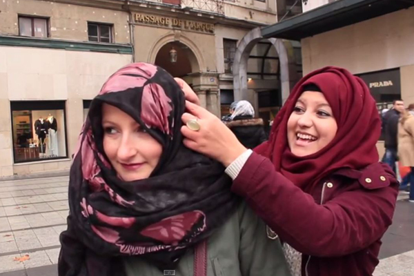 Tutte con il velo nel World Hijab Day