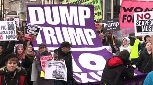 Proteste davanti ambasciata Usa Londra, contro Donald Trump