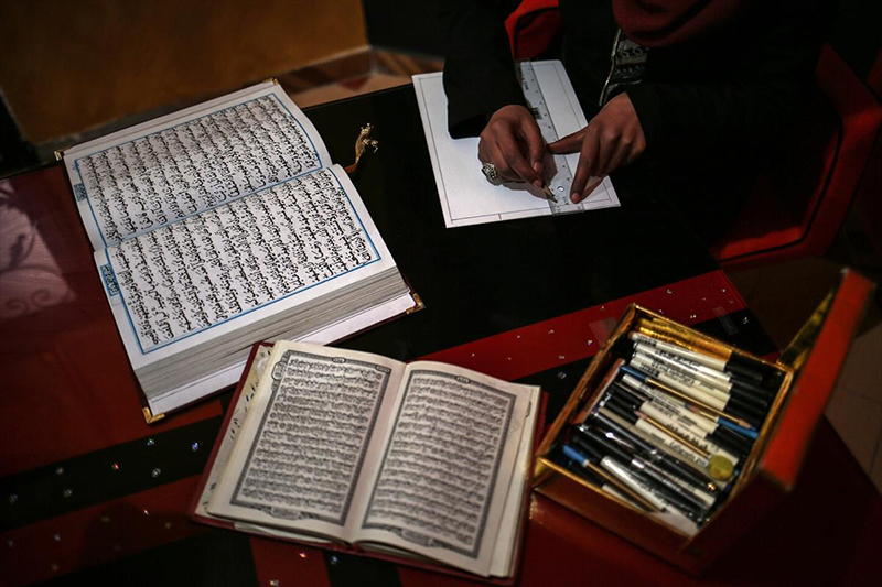 Il Corano manoscritto di una ragazza palestinese Il Corano manoscritto di una ragazza palestinese