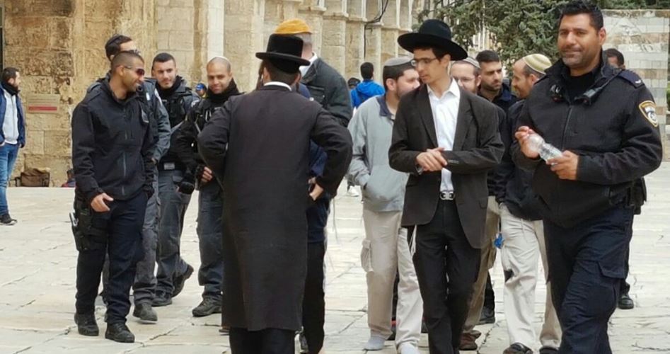 Le forze di occupazione chiudono al-Aqsa ai fedeli musulmani Le forze di occupazione chiudono al-Aqsa ai fedeli musulmani
