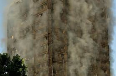 Londra:incendio doloso a grattacielo Londra:incendio doloso a grattacielo