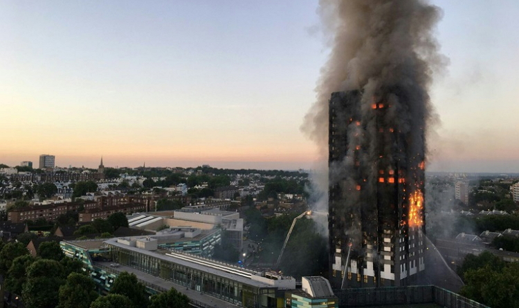 Incendio Londra:aumentano le vittime Incendio Londra:aumentano le vittime