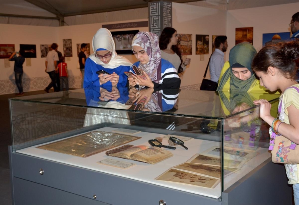 Libano:in mostra reperti appartenenti al Profeta Mohammad(SW) Libano:in mostra reperti appartenenti al Profeta Mohammad(SW)