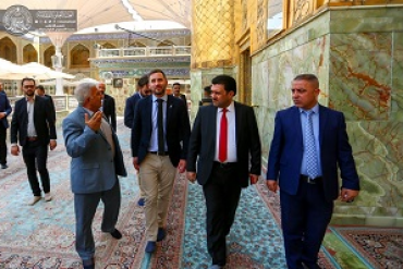 I diplomatici di Australia e Nuova Zelanda al mausoleo dell'Imam Ali(AS)