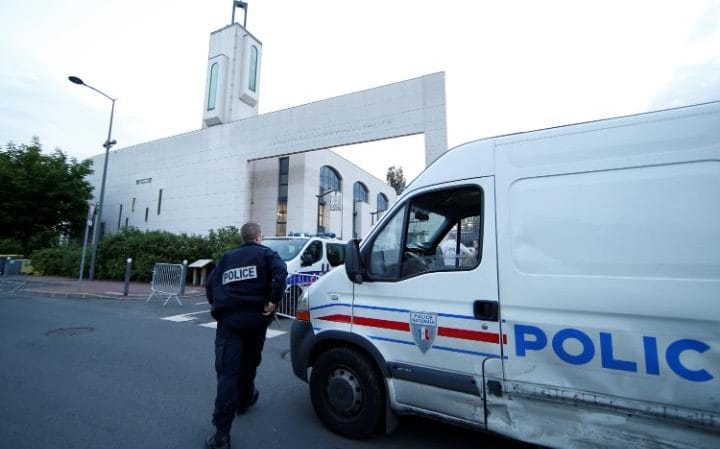 Sparatoria vicino a una moschea ad Avignone, otto feriti