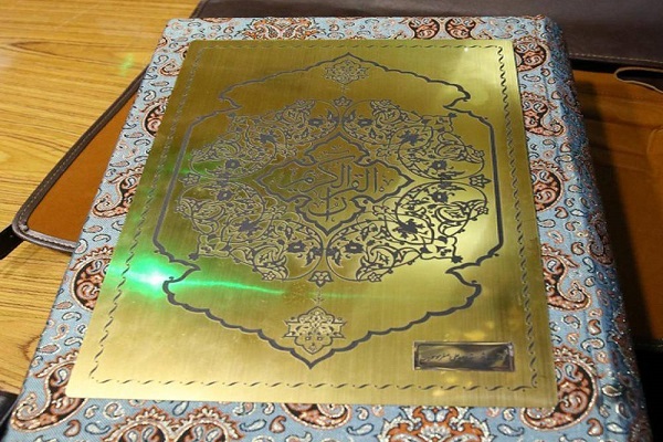 Artista iraniano dona prezioso manoscritto coranico a mausoleo di Abolfazl al-Abbas(AS) + FOTO