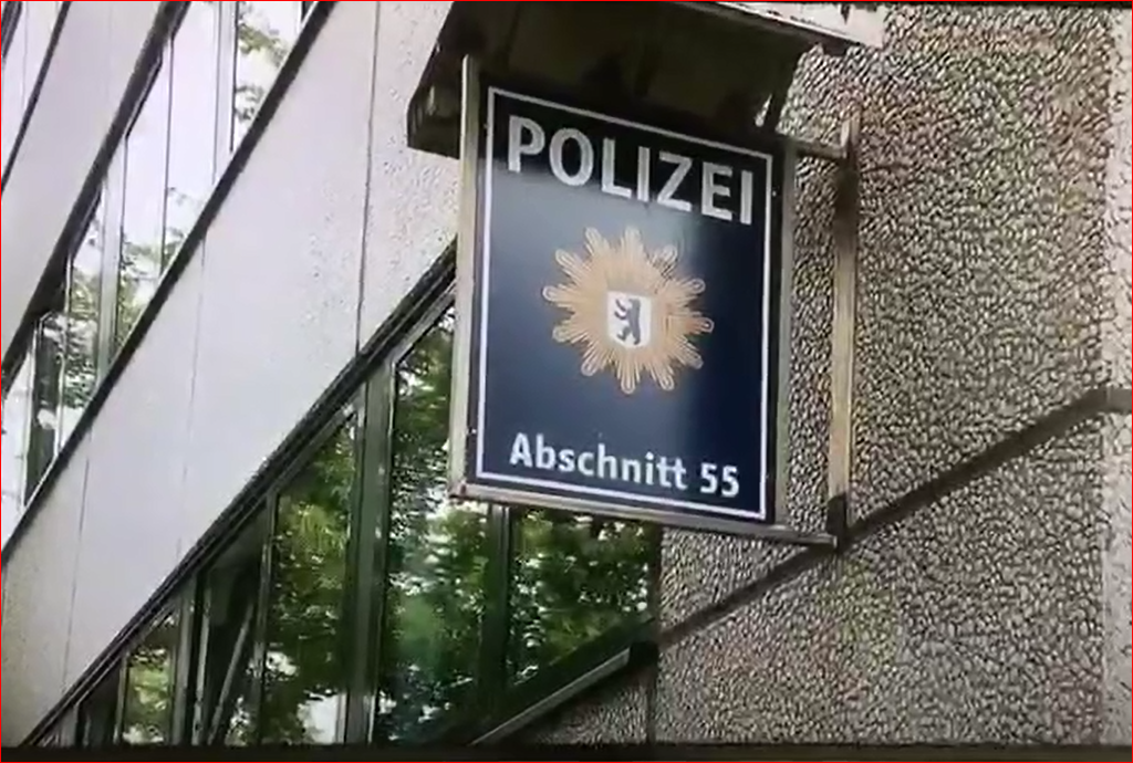 Germania:immigrato musulmano trova per strada e consegna alla polizia portafoglio con lingotti d'oro