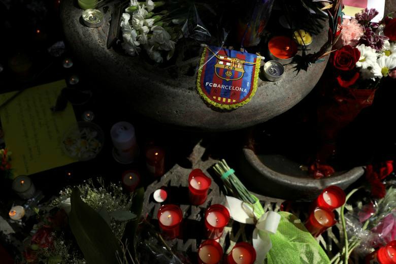 Preghiera islamica per le vittime degli attacchi di Barcellona