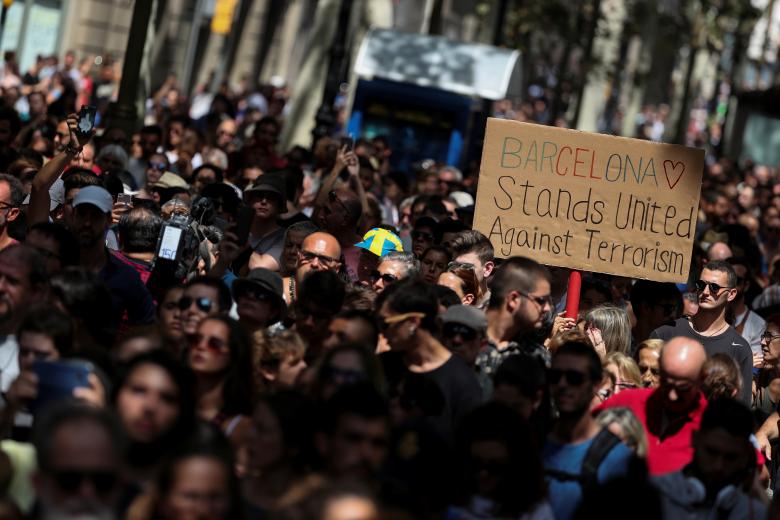 Preghiera islamica per le vittime degli attacchi di Barcellona