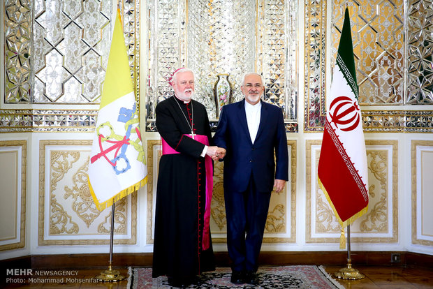 Ministro esteri Vaticano in Iran