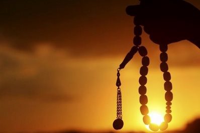Che cos’è la magnanimità (karamah)? In che modo si può intraprendere la via della magnanimità? Che posizione occupano le persone magnanime presso Dio?