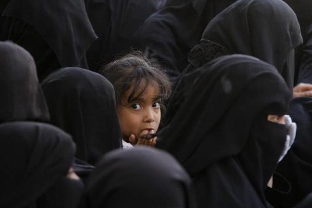 La bambina e il Ramadan mentre nello Yemen fame e stenti uccidono sempre La bambina e il Ramadan mentre nello Yemen fame e stenti uccidono sempre