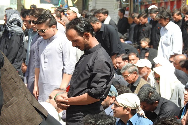 Pakistan: sciiti e sunniti uniti nella preghiera collettiva nel giorno di Ashura Pakistan: sciiti e sunniti uniti nella preghiera collettiva nel giorno di Ashura