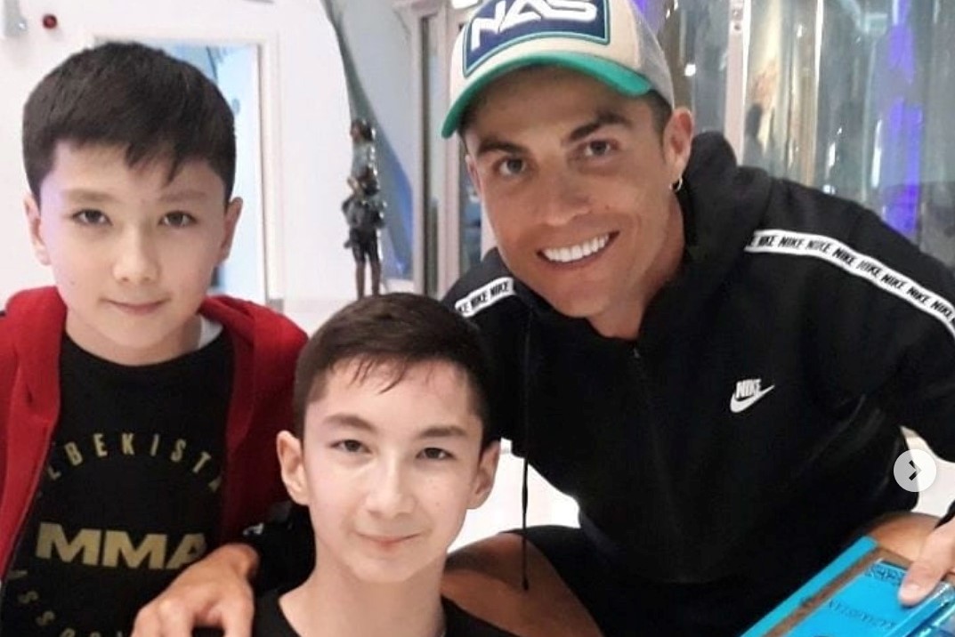 Dubai: C.Ronaldo incontra giovane disabile musulmano