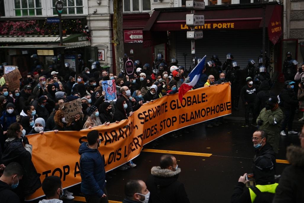 Francia: manifestazione contro la legge sulla