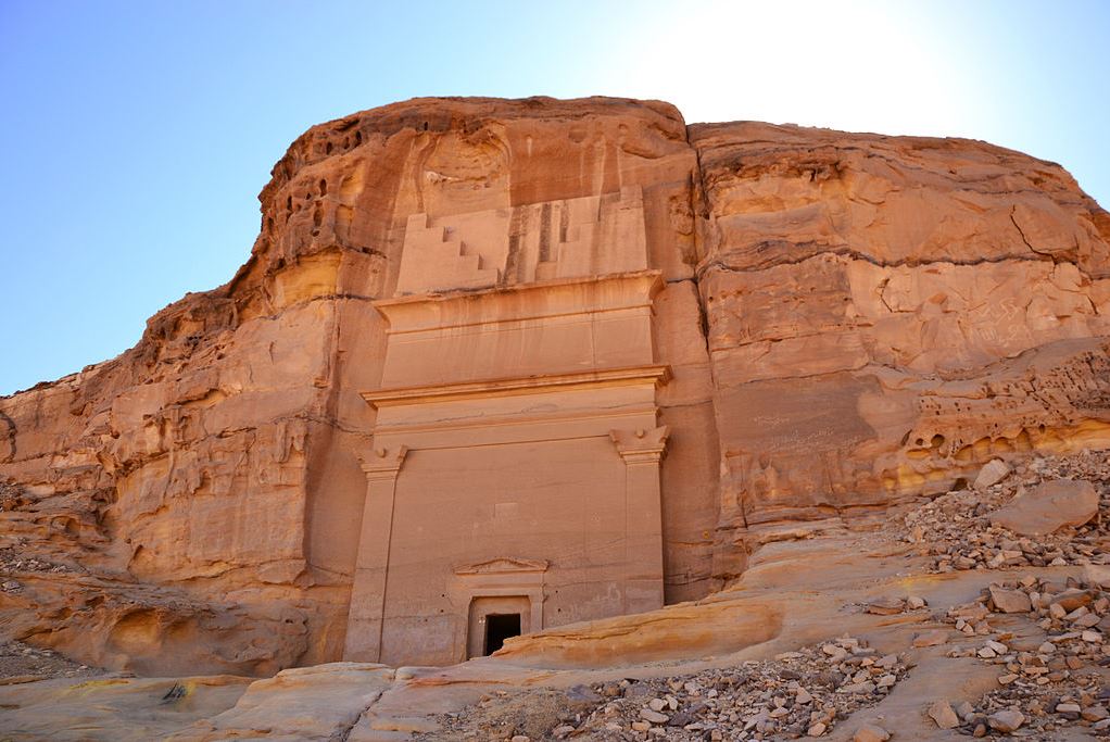 Arabia saudita: polemiche per servizio fotografico immorale vicino alla città santa di Medina