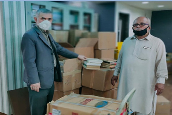 India: donazione di libri iraniani a istituti religiosi di Mumbai