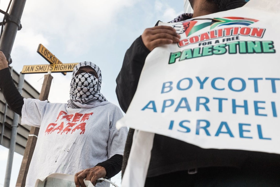 La messa al bando dei difensori dei diritti umani: Israele e Sudafrica a confronto