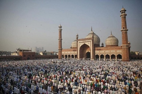 India: comunità islamica protesta contro divieto di preghiera in spazi aperti India: comunità islamica protesta contro divieto di preghiera in spazi aperti