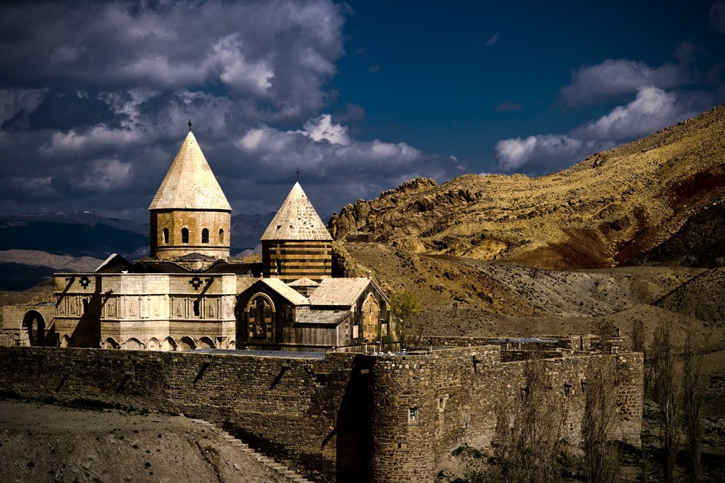 Qara Kelisa, un antico monastero armeno Qara Kelisa, un antico monastero armeno