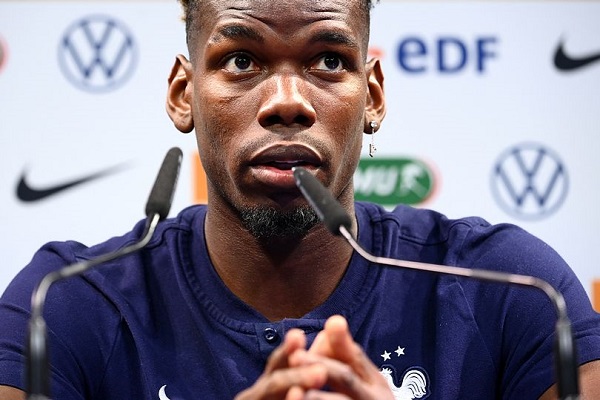 Europei di calcio: Paul Pogba rimuove bevanda alcolica durante conferenza stampa Europei di calcio: Paul Pogba rimuove bevanda alcolica durante conferenza stampa
