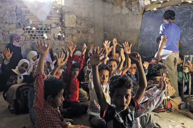 Croce Rossa: tre milioni di bambini yemeniti senza scuola