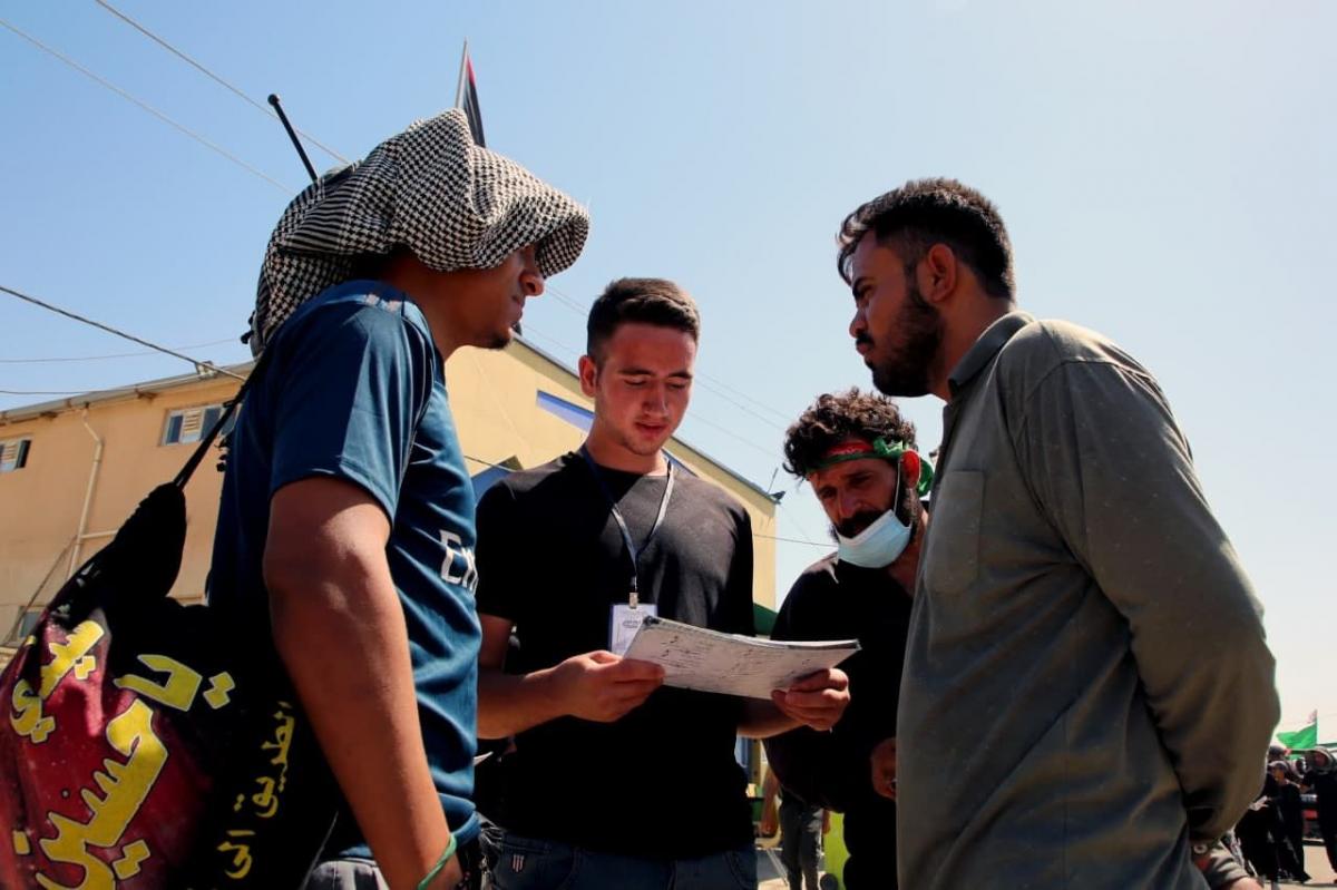 Arbaeen: moukeb insegnano corretta lettura del Corano a pellegrini in marcia