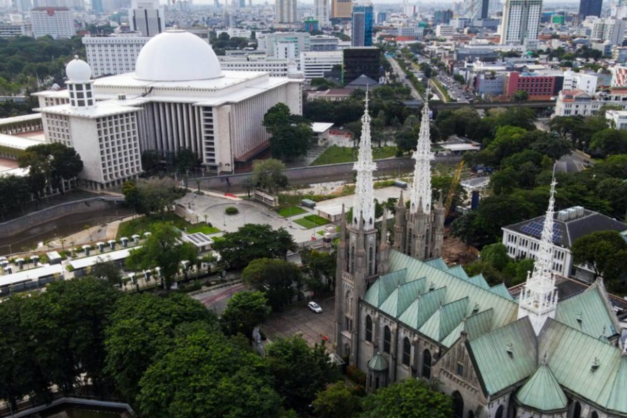 Indonesia: tunnel collega cattedrale con moschea