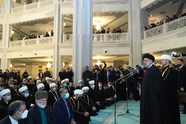 Mosca: presidente iraniano visita Grande Moschea Mosca: presidente iraniano visita Grande Moschea