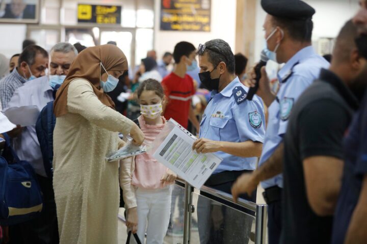 “Ingegneria razziale” dietro le nuove restrizioni israeliane all’ingresso in Cisgiordania “Ingegneria razziale” dietro le nuove restrizioni israeliane all’ingresso in Cisgiordania