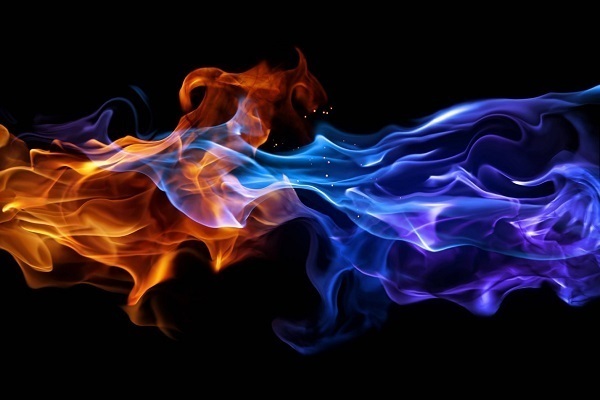 La battaglia interiore dell'uomo: il fuoco contro la luce