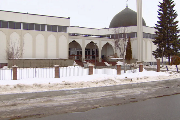 An Edmonton mosque welcomes the homeless