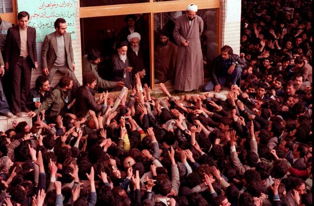 Imam Khamenei: la seconda fase della Rivoluzione Islamica Imam Khamenei: la seconda fase della Rivoluzione Islamica