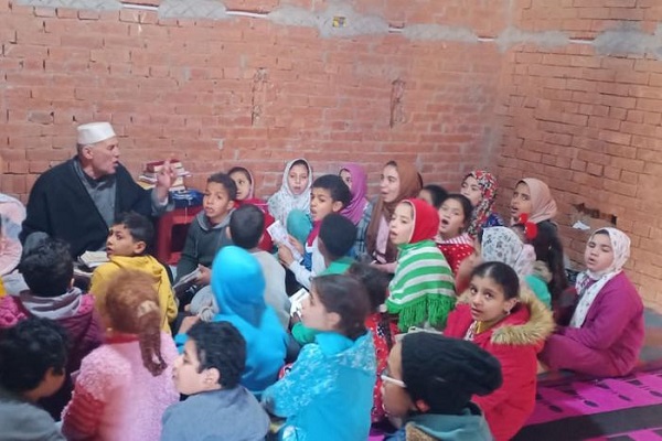 Sheikh Amer, il maestro egiziano che ha dedicato la vita a insegnare gratuitamente il Corano ai bambini