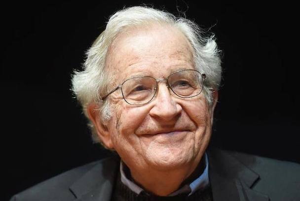 Noam Chomsky: &ldquo;lslamofobia ha trasformato i musulmani in minoranza perseguitata&rdquo;